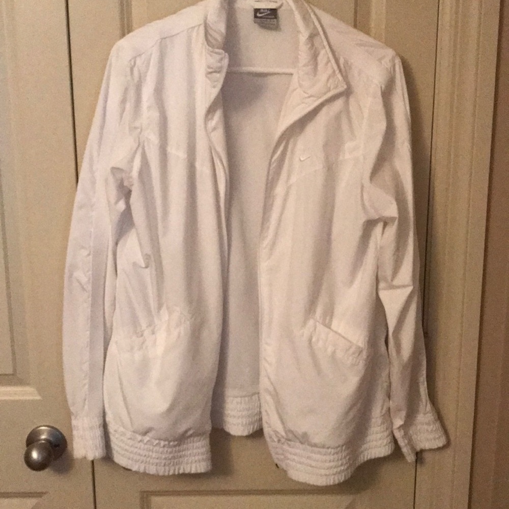 White nike wind breaker